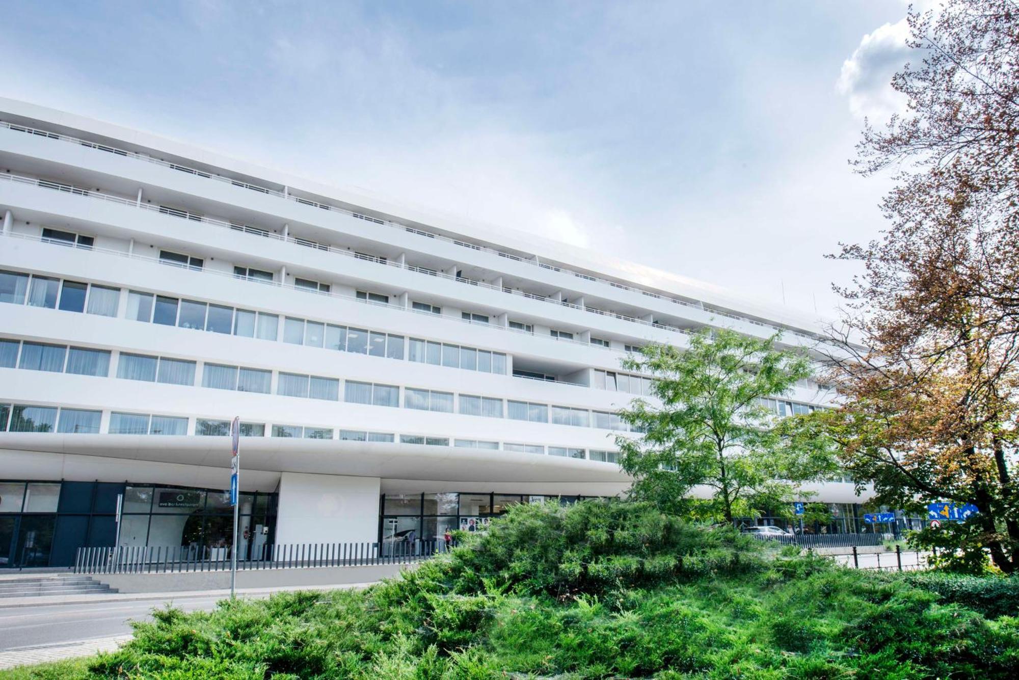 Doubletree By Hilton Wroclaw Hotel Exterior photo The University Hospital of Freiburg