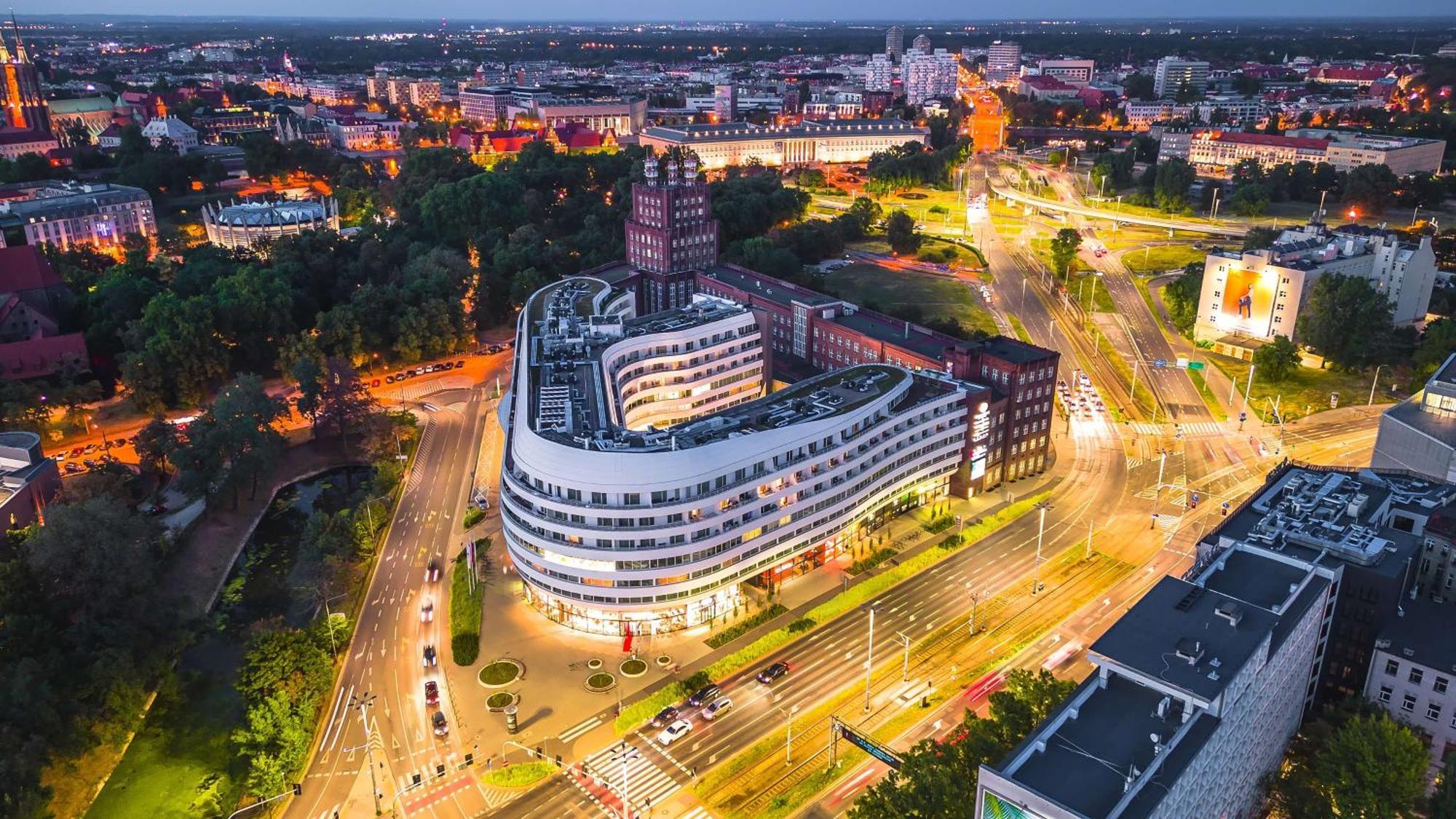 Doubletree By Hilton Wroclaw Hotel Exterior photo Aerial view of the building