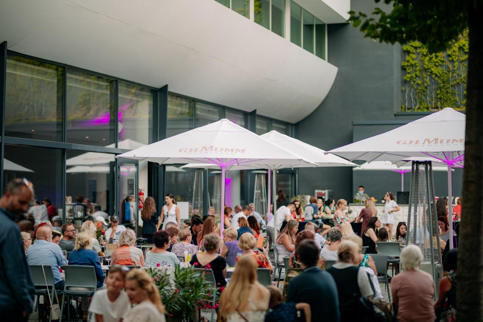 Doubletree By Hilton Wroclaw Hotel Exterior photo The Terrace at the National Theatre