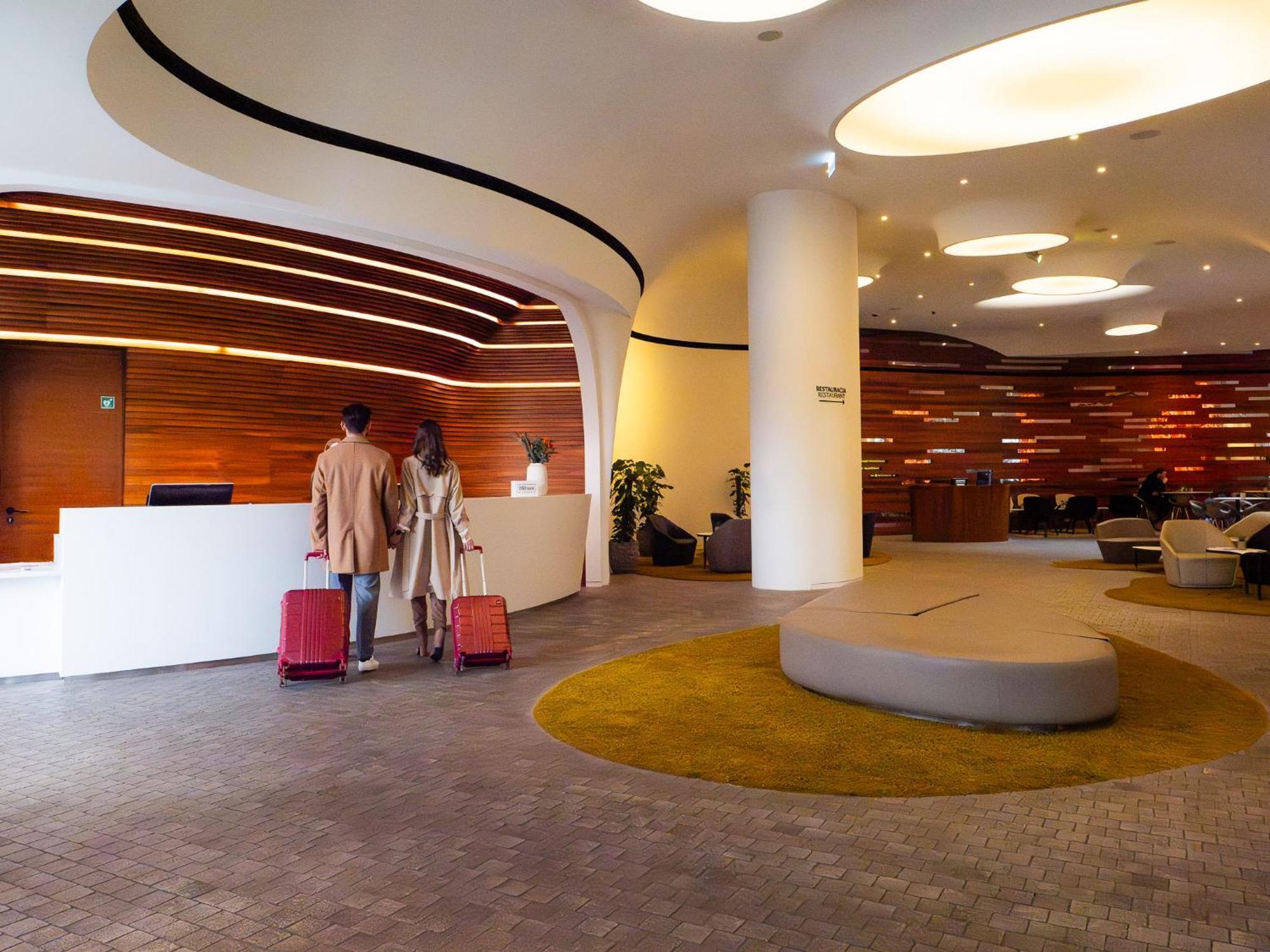 Doubletree By Hilton Wroclaw Hotel Exterior photo The lobby of the hotel